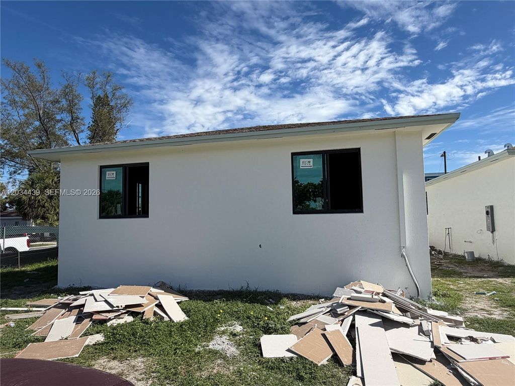 344 NW 11th St, photo 4