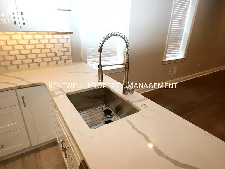 4714 Sheldon St — Photo 11