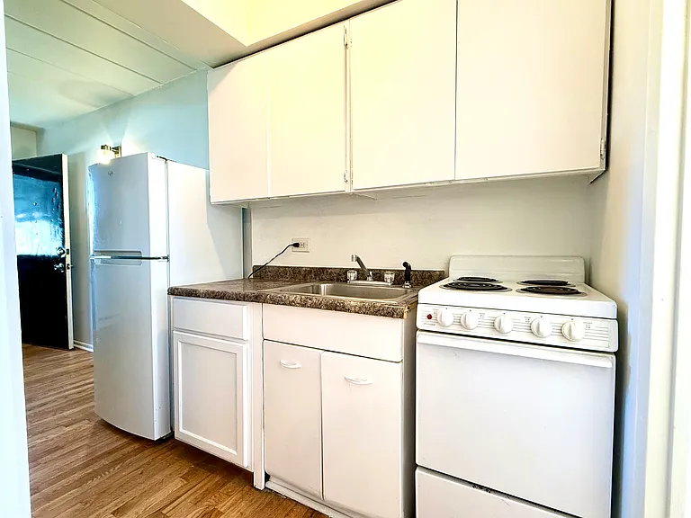 945 Troost Ave #7 — Photo 4