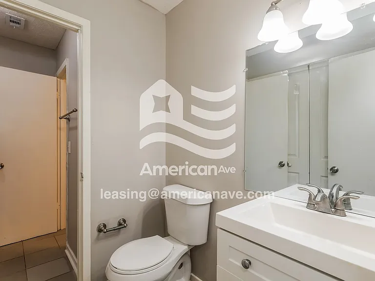 1704045_011_bathroom_14.jpg