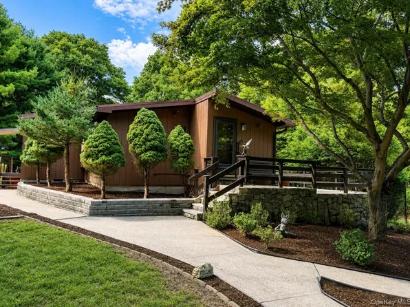 61 Lakeview Drive, Tomkins Cove, NY 10986