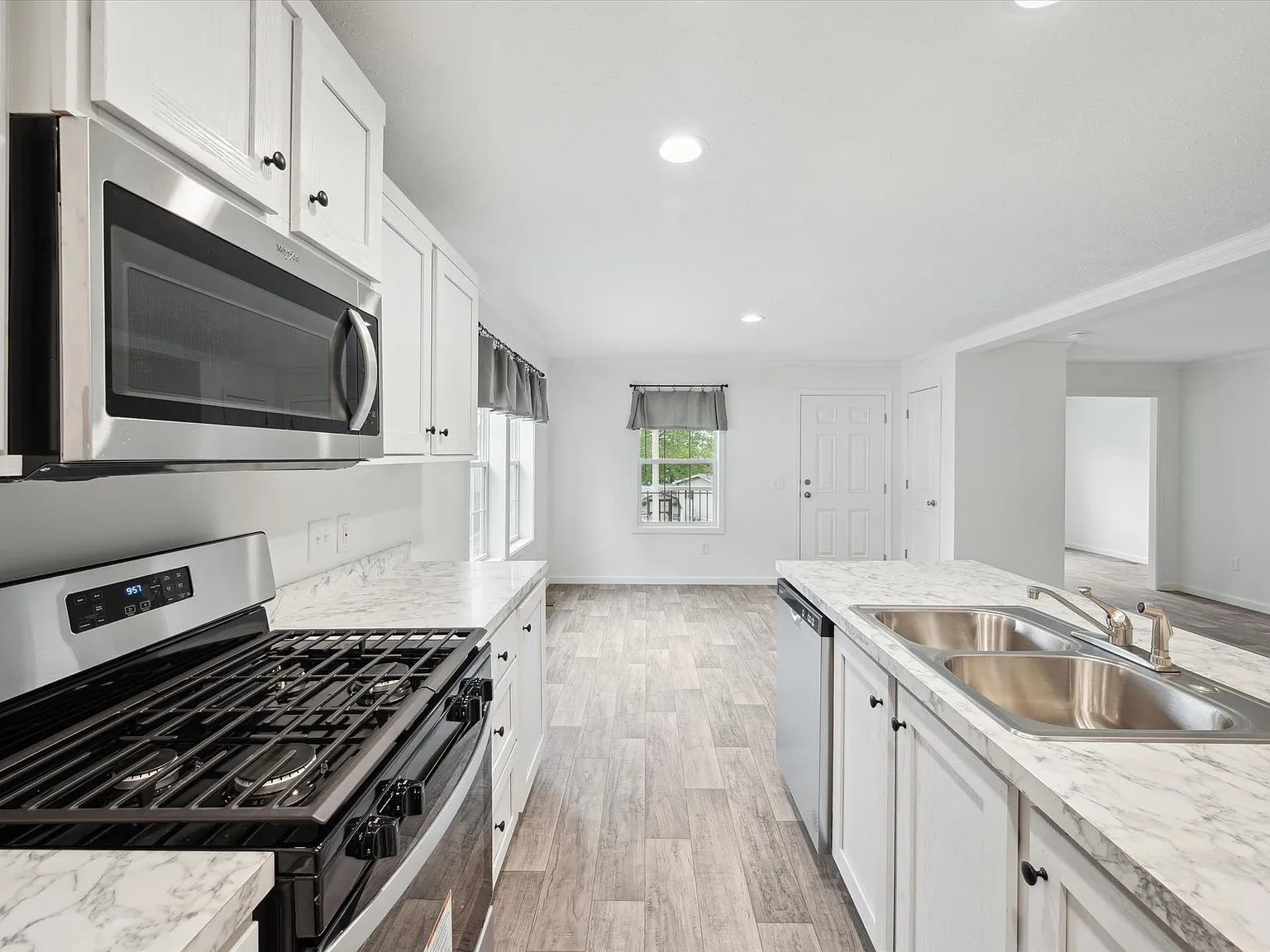 Laurel Woods — Photo 4