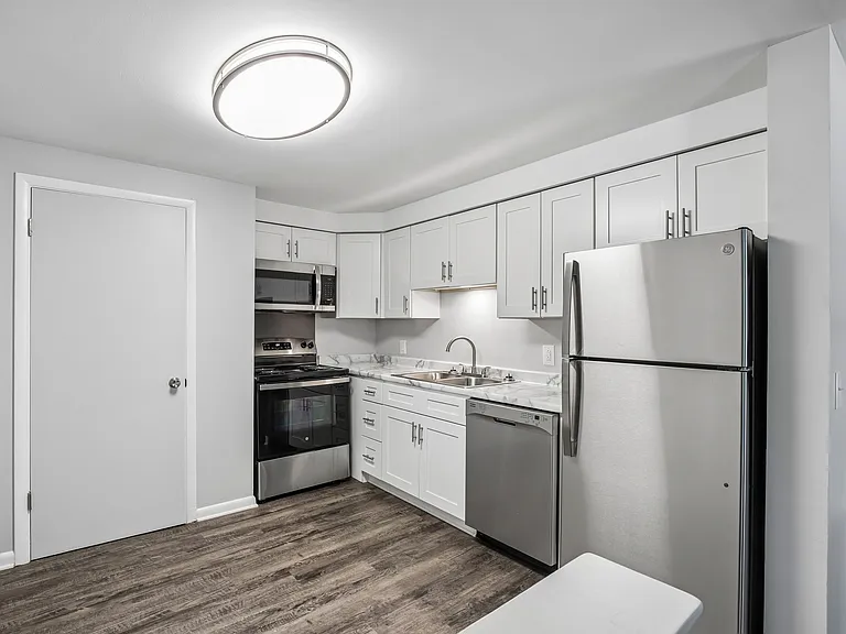 Roberts Park Apartments — Photo 29