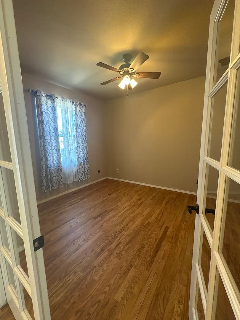Pine Creek Beauty! 5 bedroom, 3.5 bath Home — Photo 3