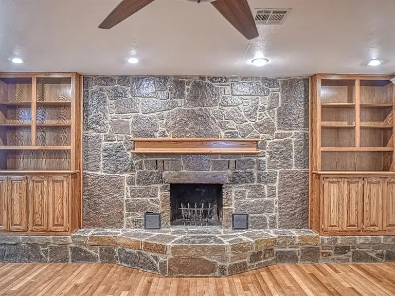 3609 Hampton Ct — Photo 14