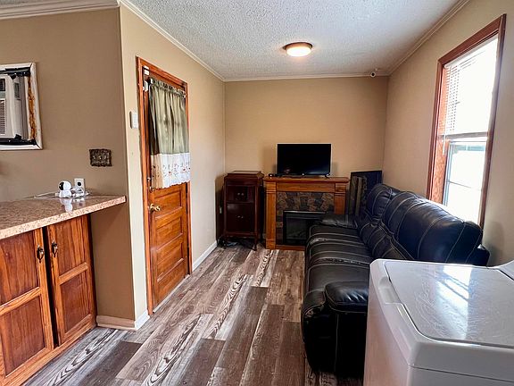 4th image of 597 Walton Loop