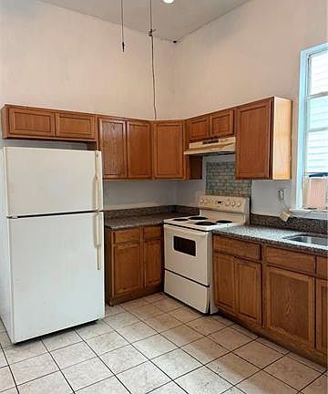 3rd image of 2725 Orleans Ave