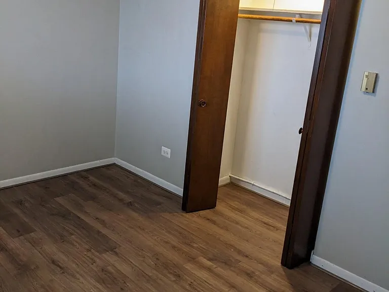 5642 W 107th St #2 BDRM — Photo 10