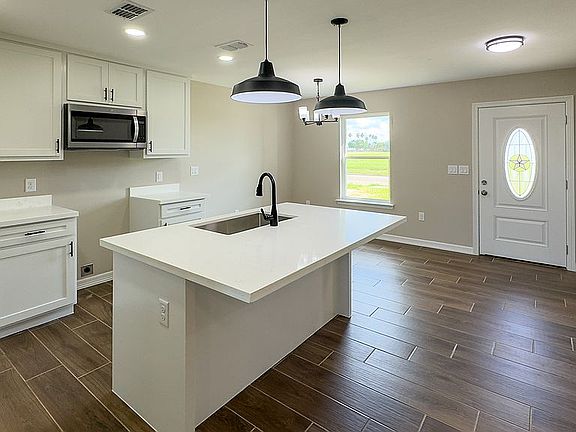 5th image of 598 Carmelita Ln