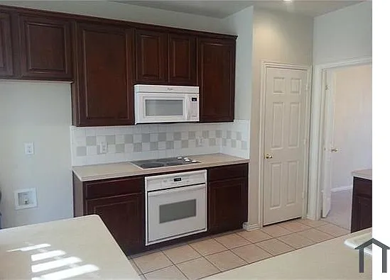 4 bed, 2976 sqft, $3,400 — Photo 4