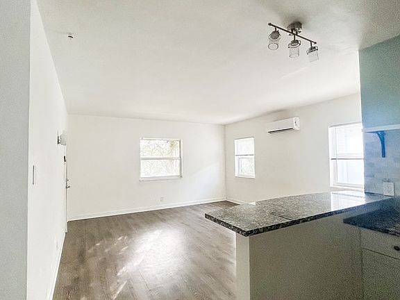 4th image of 23 S Lakeside Dr APT 4