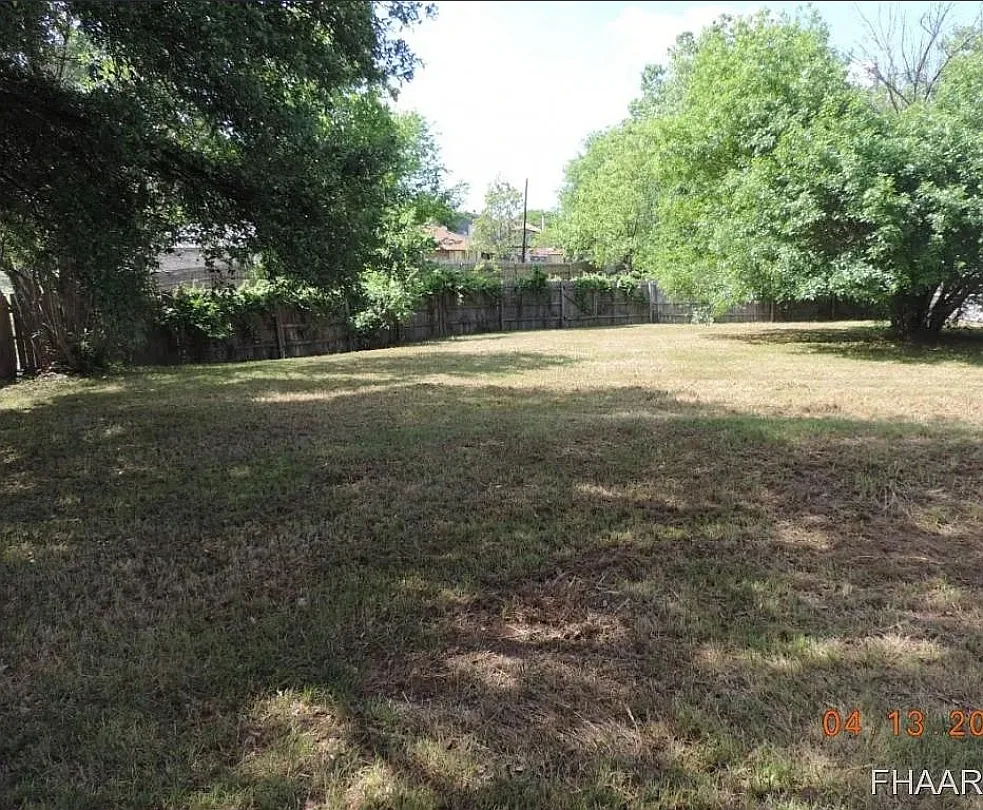 4 bed, 2.5 bath, 2325 sqft, $1,600 — Photo 3