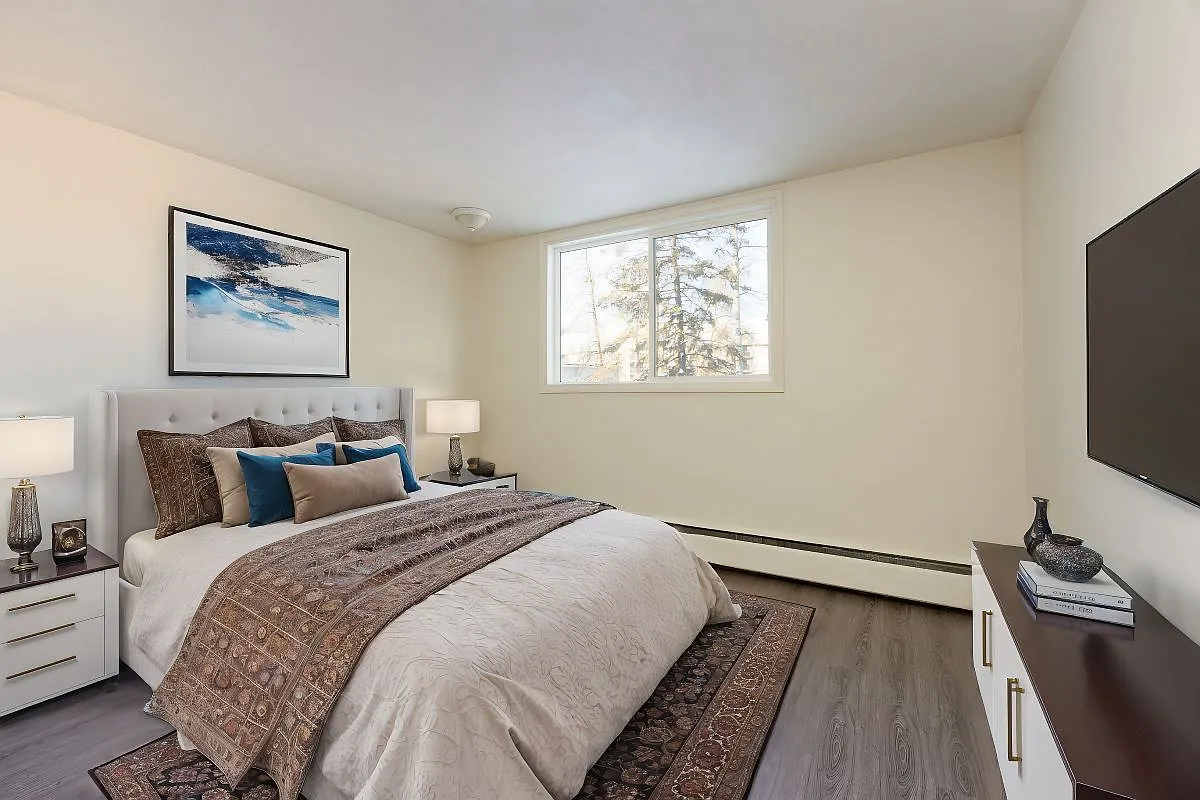 Birchwood Manor — Photo 4