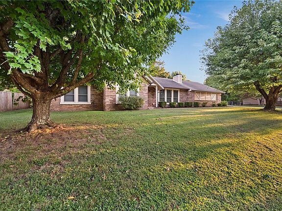 3rd image of 2525 E Country Way
