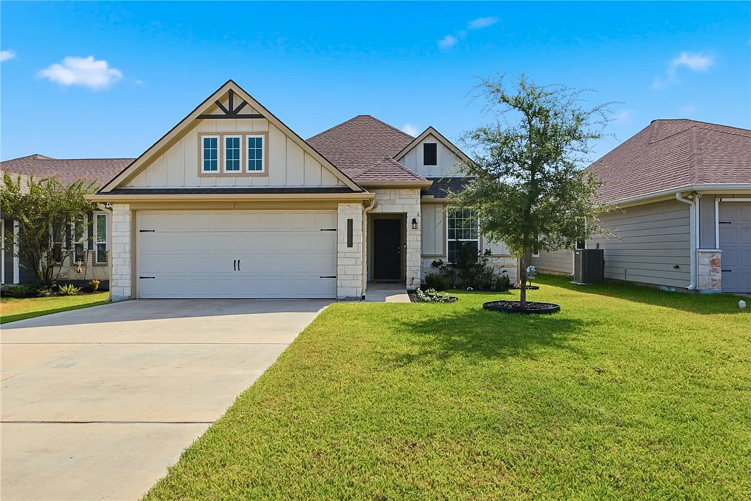 3 bed, 2.0 bath, 1466 sqft, $2,100 — Photo 1