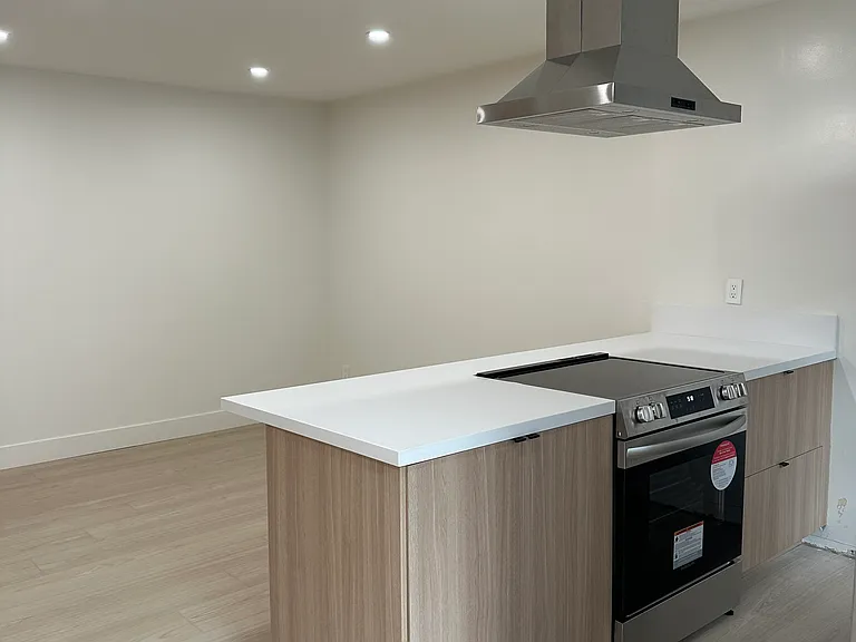 8223 Blackburn Ave. — Photo 20
