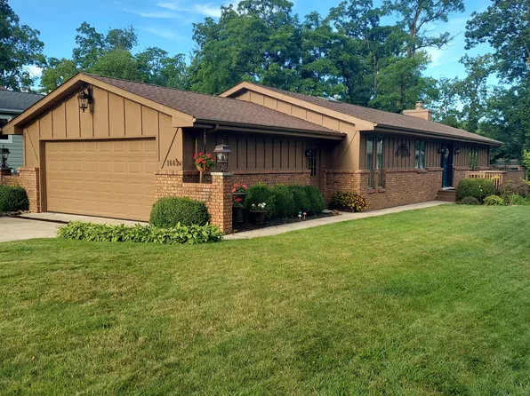 1662 Sunnyslope Dr, Crown Point, IN 46307