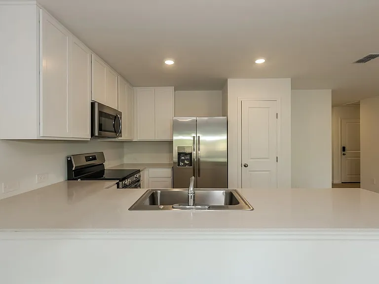 447 Artemis St — Photo 6