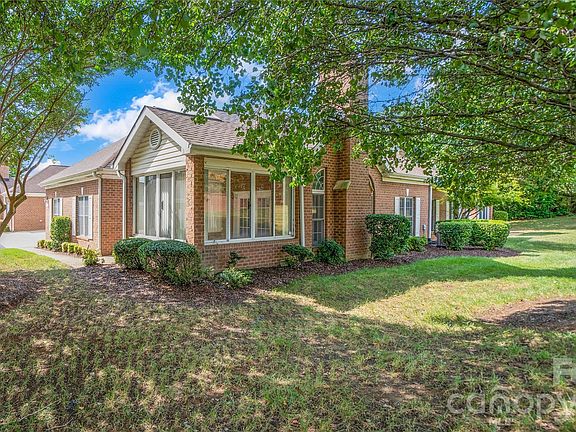 5th image of 10925 Oakside Ct
