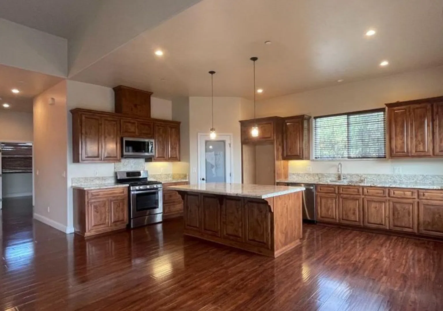 4 bed, 2100 sqft, $4,500 — Photo 1
