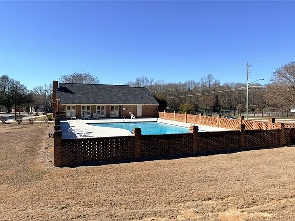 3rd image of 1761 Wire Rd #4