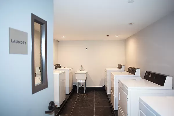 18 Stanhope St #1A — Photo 20