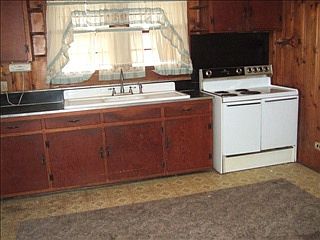 3rd image of 214 Utopia Acres Dr