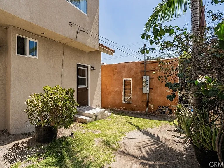 1100 S Highland Ave — Photo 32