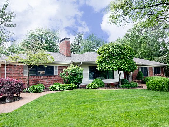 Spacious 3BD/2.5BA Ranch 