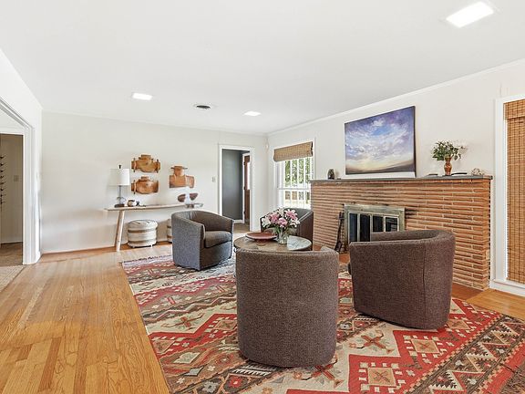 4th image of 2316 Houston Pl