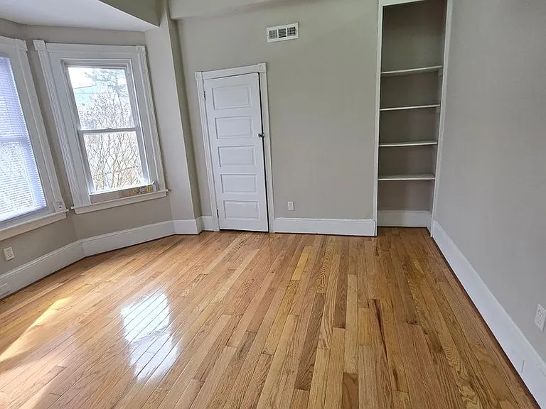 463 Earlham Ter — Photo 7