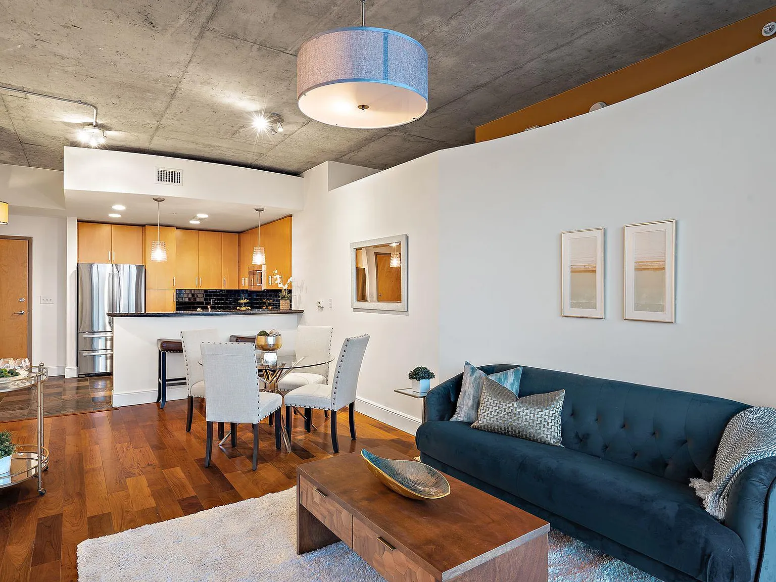 2 bed, 2.0 bath, 1225 sqft, $4,600 — Photo 2