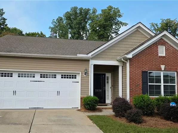 3136 York Place Dr, Walkertown, NC 27051