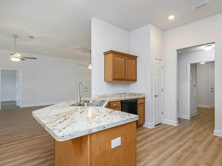 2107 Queen St — Photo 6