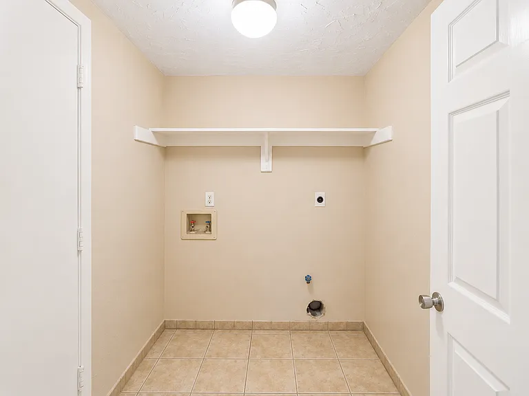 791 Chateau Ln — Photo 12