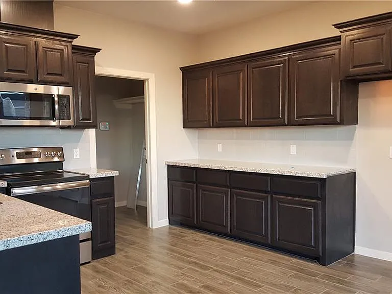 5261 Lost Creek Ln — Photo 6