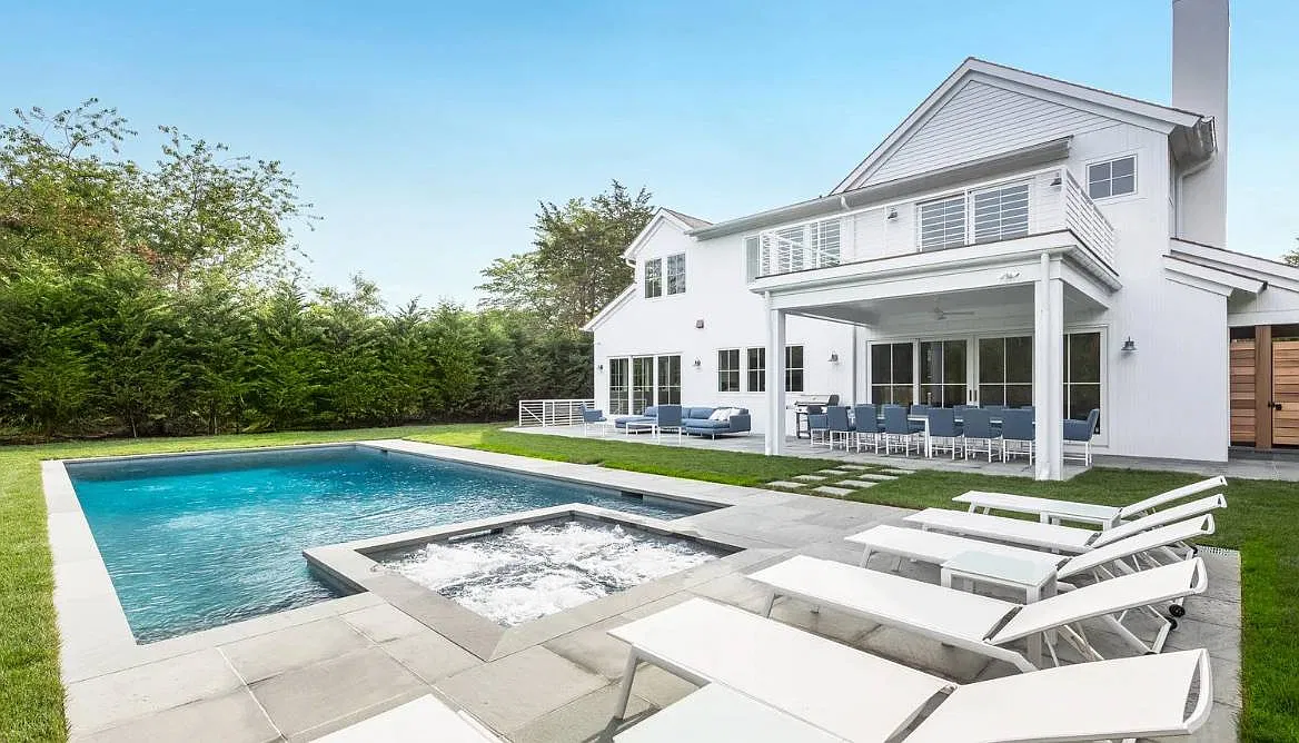 Luxe Living in Amagansett — Photo 1