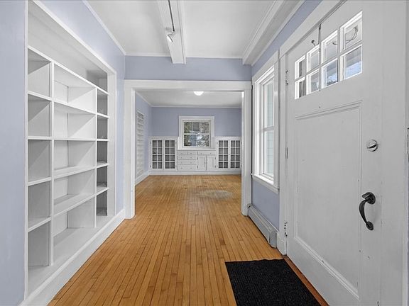 3rd image of 207 Pleasant St