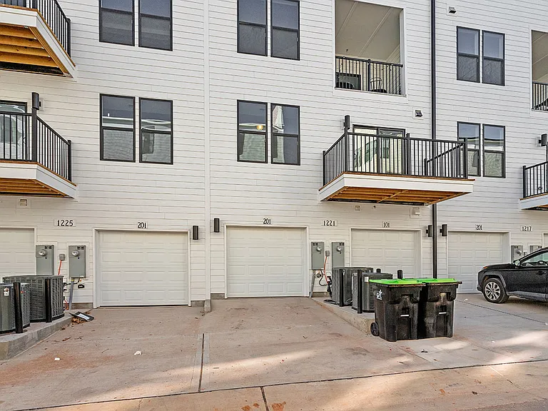 1221 S Blount St #101 — Photo 9