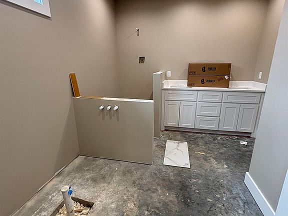 5th image of 744 Grand Valley Loop