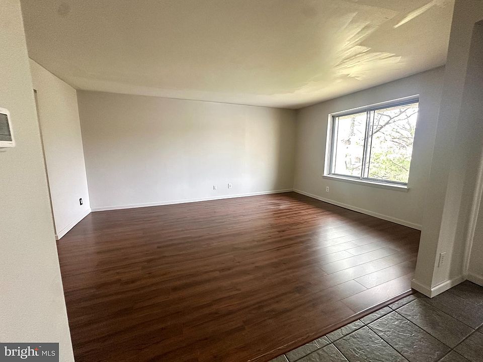 1st image of 128 Kirkbride Rd APT 6