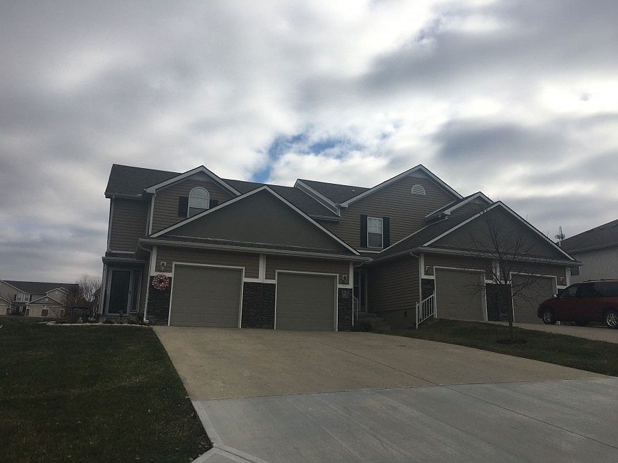 2nd image of 602 SW Shadow Glen Dr