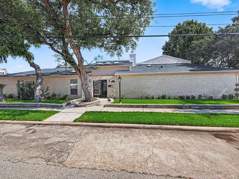 5218 Palmetto St — Photo 3