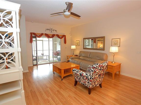 3rd image of 1833 Ravenridge St