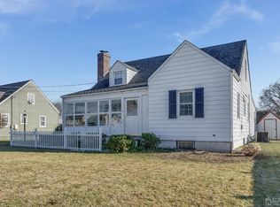 1 Maplehurst Ln, Piscataway, NJ 08854