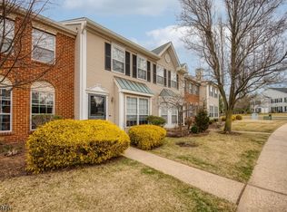 125 Columbus Dr, Franklin Park, NJ