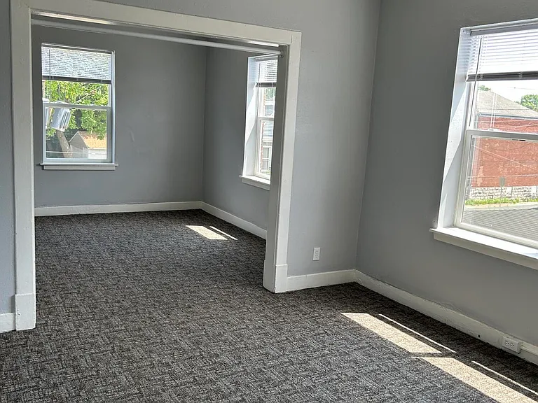 956 S Floyd St #4 — Photo 5