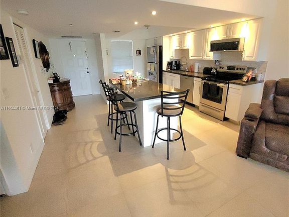 3rd image of 605 Oaks Dr APT 403