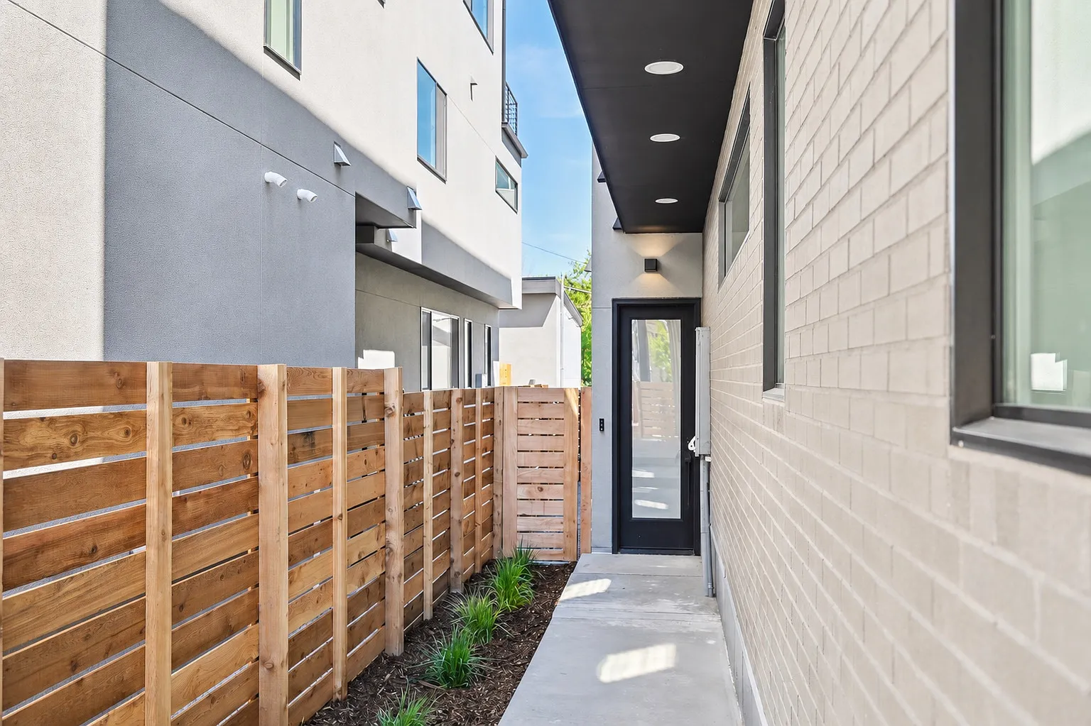 1250 Tennyson St — Photo 2