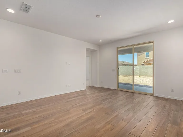 17318 W Surrey Dr — Photo 12